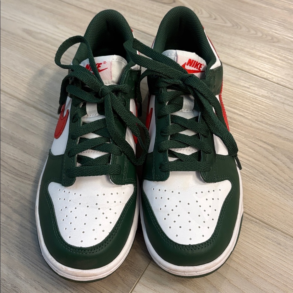 Nike dunks - dark green with red - Picture 3 of 5